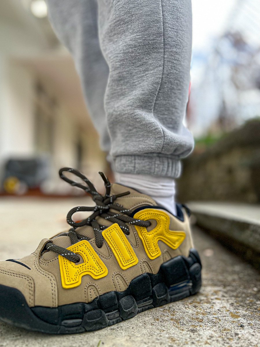 brttniann's tweet image. #KOTD : AMBUSH x Air More Uptempo Low ‘Limestone’ 🌟🌟

Damn time is flying by! I can’t believe Thanksgiving is already this week! Who else is ready to eat 🍽️🦃😋

#AMBUSH #atmoscollectorsclub #kicks #nike #PhotographyIsArt #SNKRS #snkrsliveheatingup #yoursneakersaredope