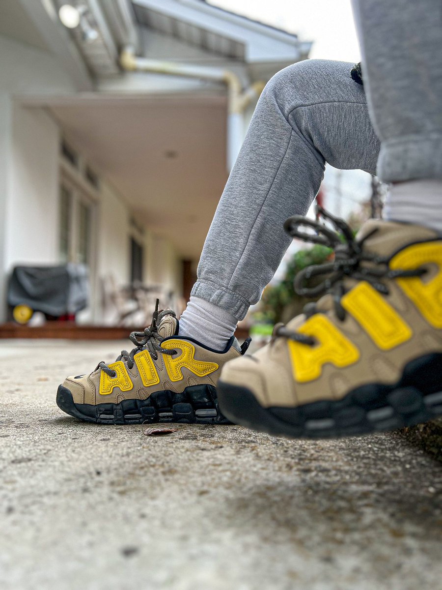 brttniann's tweet image. #KOTD : AMBUSH x Air More Uptempo Low ‘Limestone’ 🌟🌟

Damn time is flying by! I can’t believe Thanksgiving is already this week! Who else is ready to eat 🍽️🦃😋

#AMBUSH #atmoscollectorsclub #kicks #nike #PhotographyIsArt #SNKRS #snkrsliveheatingup #yoursneakersaredope