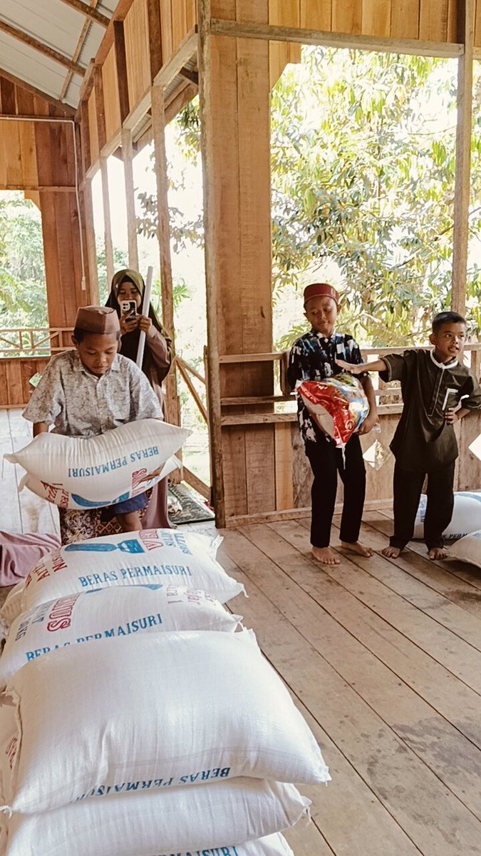 Terimakasih sudah memenuhi kebutuhan Minggu terakhir berupa beras untuk pesantren sahabat dermawan 🙂🙏 Semoga rezki bulan Desember ada yang mau ikutan infaq beras untuk pesantren yaa🤲🏻 Semoga Allah senantiasa memberikan rezki yg berlipat ganda atas rezki yang telah di infaqkan