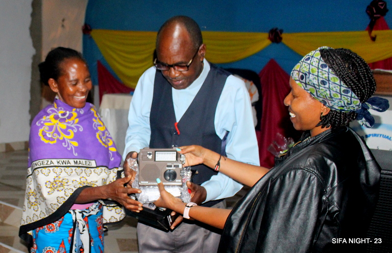 twrkenya's tweet photo. A great joy it is to see the smiles on the faces of our #NenoLitaendelea listeners. The #SIFANight organized by our listeners thru @sifafmvoi presented a wonderful opportunity to hear testimonies on how #TTBSwahili is impacting the lives of our listeners
Na Neno Litaendelea https://t.co/FfqwD0Oveb