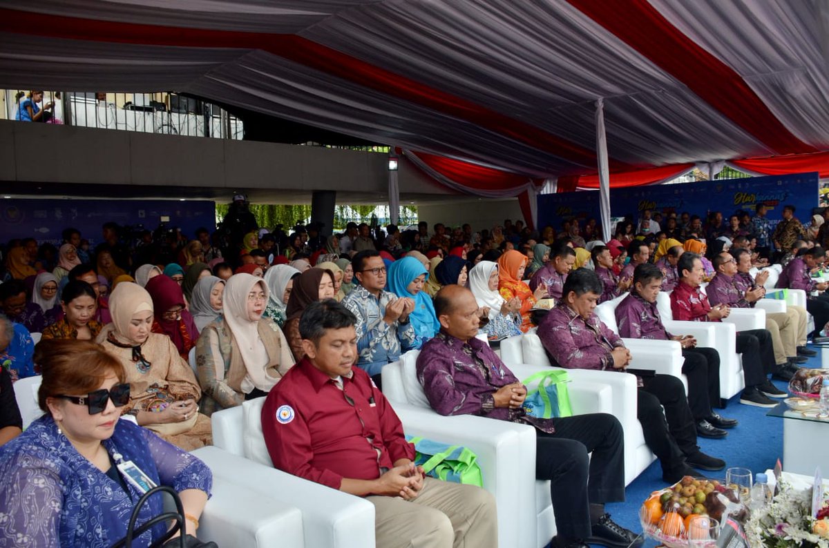 bppsdm_kp's tweet photo. #SobatBahari, Sekretaris #BRSDM @AlekRudi mewakili Kepala #BPPSDMKP @in_radiarta turut hadir pada acara puncak peringatan #Harkannas2023 bersama Menteri @kkpgoid @saktitrenggono di Lapangan Banteng, Jakarta, (21/11)
#KKPThrive #SDMKP #SDMUnggul #EkonomiBiru @Ditjen_PDSPKP https://t.co/OaONL625cO