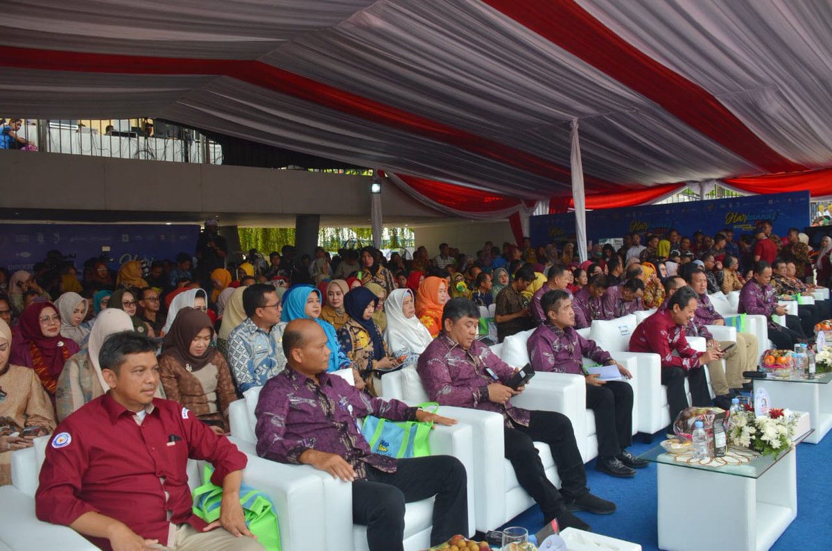 bppsdm_kp's tweet photo. #SobatBahari, Sekretaris #BRSDM @AlekRudi mewakili Kepala #BPPSDMKP @in_radiarta turut hadir pada acara puncak peringatan #Harkannas2023 bersama Menteri @kkpgoid @saktitrenggono di Lapangan Banteng, Jakarta, (21/11)
#KKPThrive #SDMKP #SDMUnggul #EkonomiBiru @Ditjen_PDSPKP https://t.co/OaONL625cO