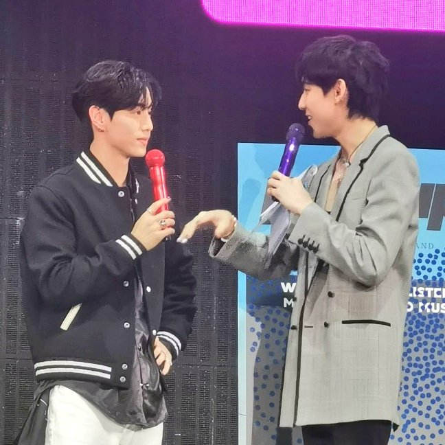 gifzyMT93's tweet photo. ศิลปินรบกวนไม่ใช้สายตาจีบเอ็มซีนะคะ https://t.co/0L3ROMVikx