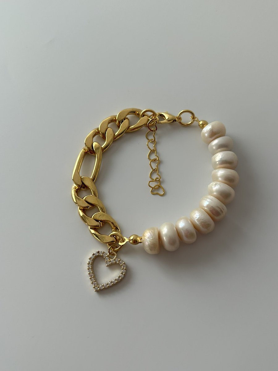 store_endless's tweet photo. Beklenen çekiliş geldi 🫧🤍

Bu tweeti retweetleyen bir kişiye fotoğraftaki “zirkon kalp charm inci bileklik ” hediye ✨

Bizi takip etmeyi unutmayın🫧🧚‍♀️ https://t.co/UvBhg1GA1Z