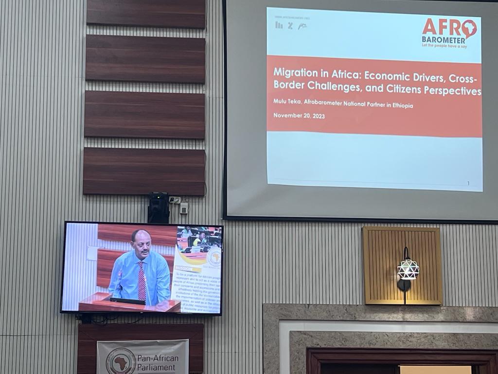 Data4GovAfrica's tweet image. In Ethiopia, @Afrobarometer's National Investigator, Mulu Teka, shared research findings on the drivers of migration in Africa. 
Learn more about Africans' intention to migrate here: bitly.ws/32V7Z
#AfricanVoicesForAfricanPolicy #Data4Change