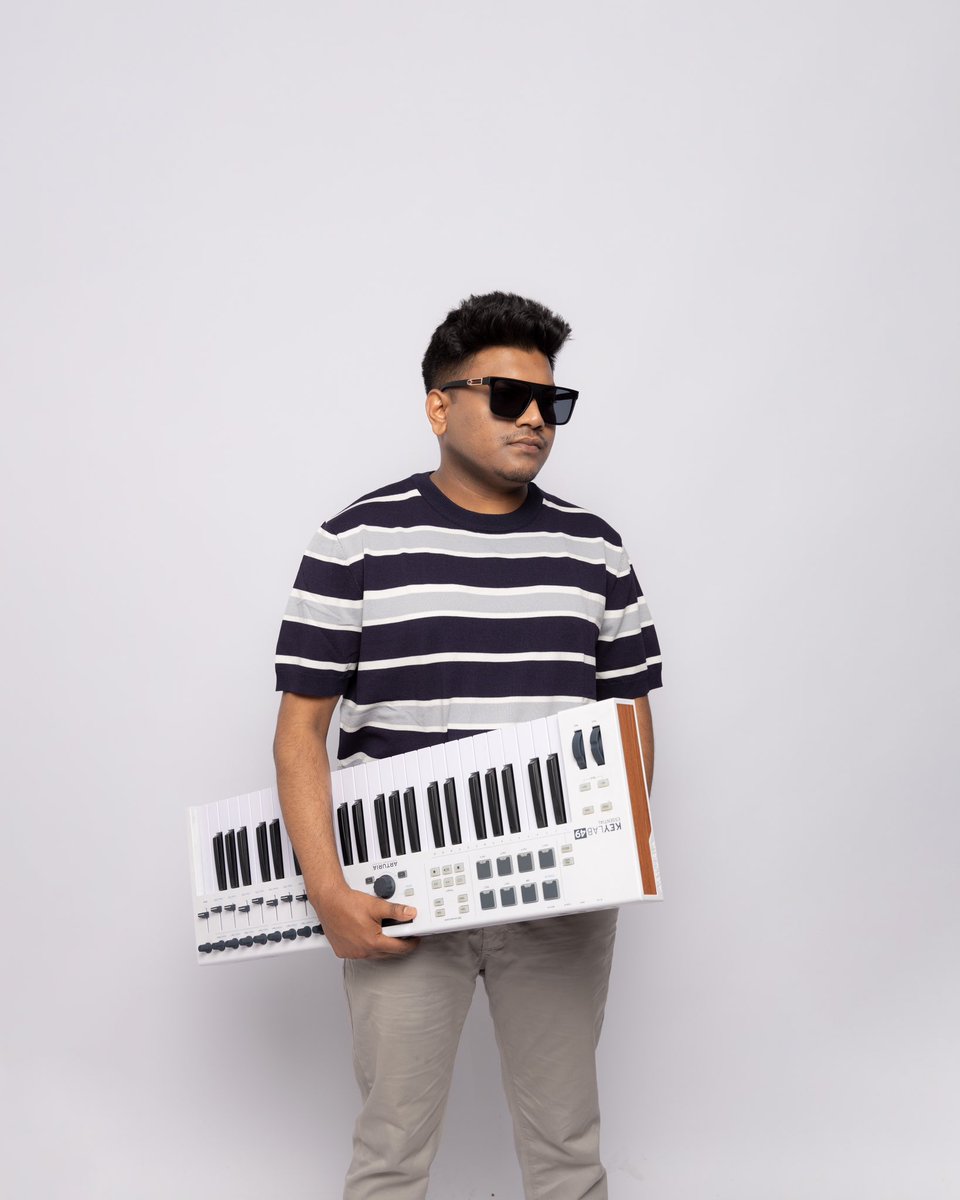 nikeshkarki01's tweet photo. I carry good vibes. 🤍
#musicproducer #musicians #keybordist #pianist #arturia #music #composer #producer https://t.co/66p8MqpGr8
