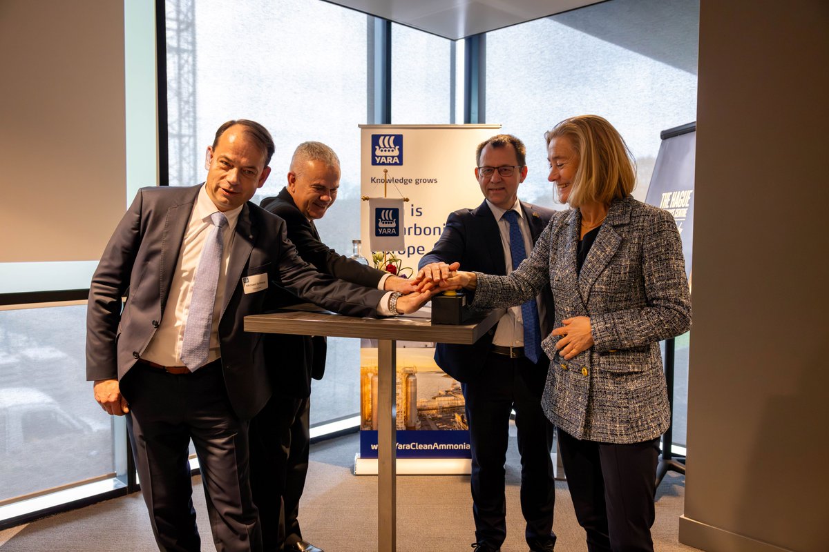 Ministerie_EZK's tweet photo. Yara Sluiskil investeert 194 miljoen euro in baanbrekend CCS-project. Vanaf 2026 zal @yarabenelux jaarlijks 800.000 ton CO2 naar Noorwegen exporteren voor opslag. Met 30 miljoen euro subsidie ondersteunt het kabinet deze cruciale stap naar 1,5 miljoen ton CO2-reductie tegen 2030. https://t.co/BbCVmW5chp