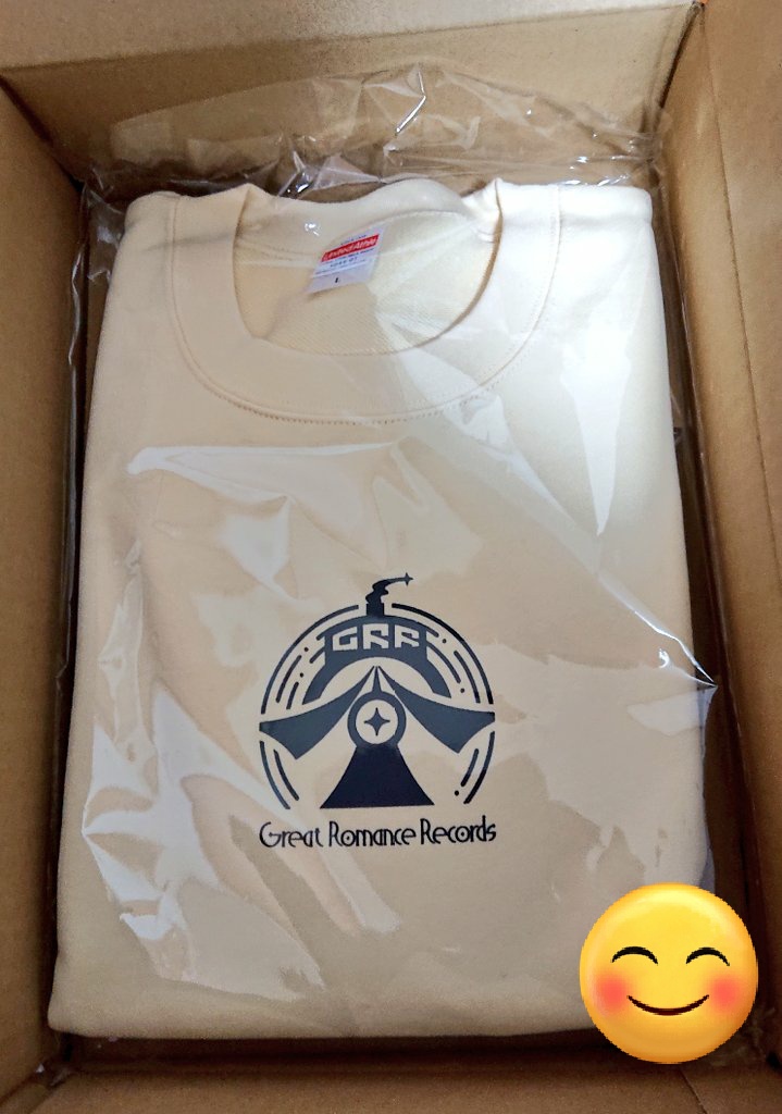 Shimo07606293's tweet photo. トレーナー無事届きました!
凄く素敵なデザイン!
早速着たいと思います!
改めて、1周年おめでとうございます💐
#GRRS #大塚紗英 https://t.co/lHVvtCuARC