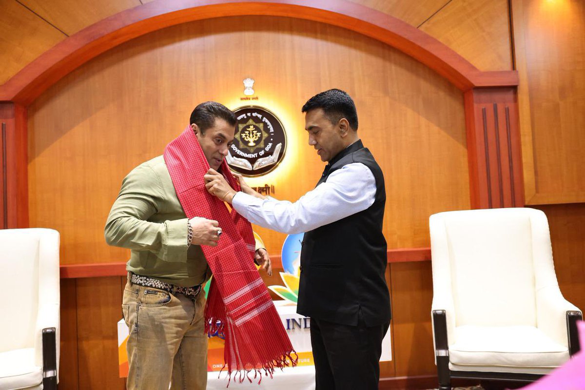 BeingHiteshShah's tweet photo. Dynamic duo 🌟
Salman Khan and the Chief Minister of Goa grace #IFFI2023 with their presence.
A perfect blend of glamour and governance at #IFFIGoa. 🎬✨ #SalmanKhan #BollywoodInGoa https://t.co/GfvNrDai7n