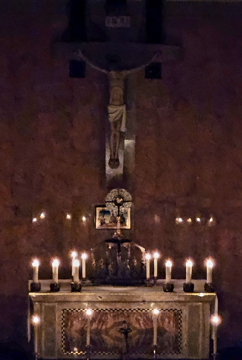 FrJohnADoyle1's tweet photo. Silent adoration before the Eucharist, the Jesus prayer, or even some types of praise and worship music may all be helpful means to quiet the heart and abide peacefully in the Lord. #abideinJesus #Icallyoufriends #Remaininme #Vineandbranches https://t.co/xgP7YpTOpd