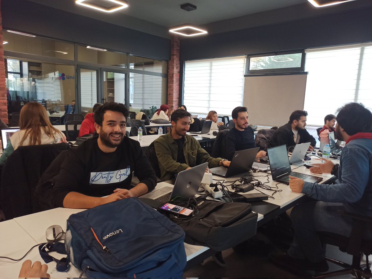 devstorming's tweet photo. Bugünkü Happy Remote Day networkü çok iyiydi 🥳 Katılan herkese teşekkür ederiz 💙 Uniworkhub Coding Space ortamı hem çalışmak hem de network edinmek için çok güzel 👌
@UniWorkHub @gdgkayseri https://t.co/SwPBpWFmuS