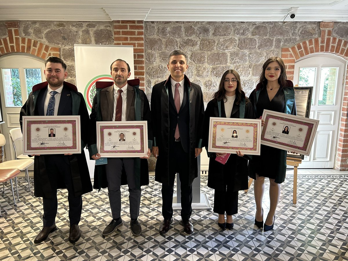 kocaelibarosu's tweet photo. Meslektaşlarımız 21 Kasım 2023 Salı günü, Kocaeli Barosu idari binasında gerçekleşen yemin törenleri ile yemin ederek ruhsatnamelerini aldılar.

Meslektaşlarımıza mesleki ve özel hayatlarında başarılar diliyoruz. https://t.co/UEtG6omyQz