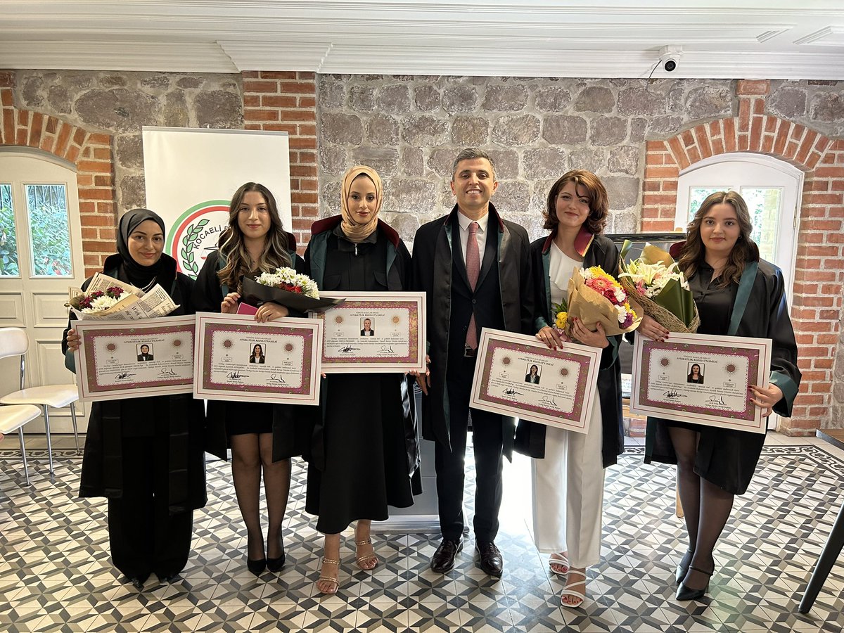 kocaelibarosu's tweet photo. Meslektaşlarımız 21 Kasım 2023 Salı günü, Kocaeli Barosu idari binasında gerçekleşen yemin törenleri ile yemin ederek ruhsatnamelerini aldılar.

Meslektaşlarımıza mesleki ve özel hayatlarında başarılar diliyoruz. https://t.co/UEtG6omyQz
