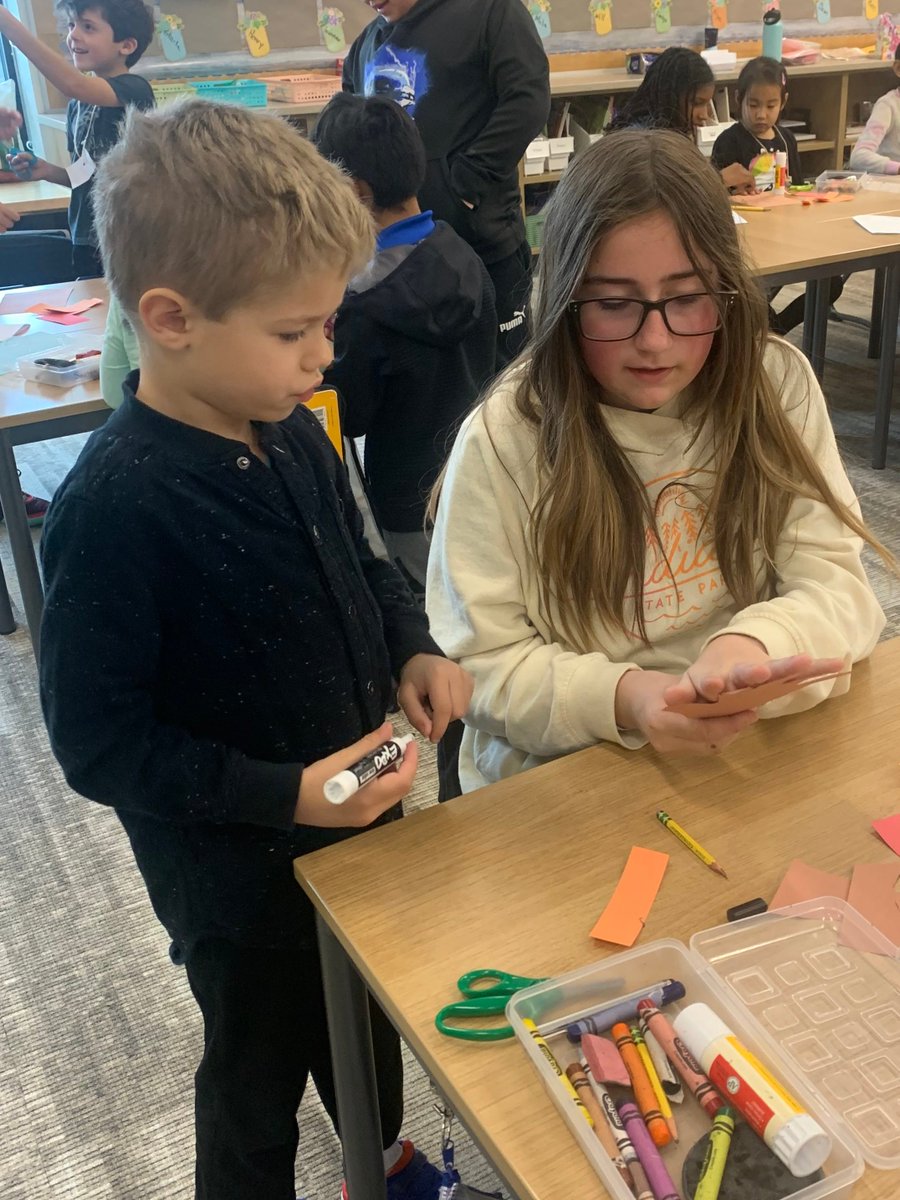 CCE_Comets's tweet photo. Code name: Operation D.U.C.K. Kindergarten and fifth grade 🕵️‍♂️ special agents 🕵️‍♂️ teamed up to brighten the day of our senior community members, making colorful turkeys to hang up in local retirement homes. 💚💙💫 @myccs #CCEthespace4U https://t.co/dMMTCZ93Oe