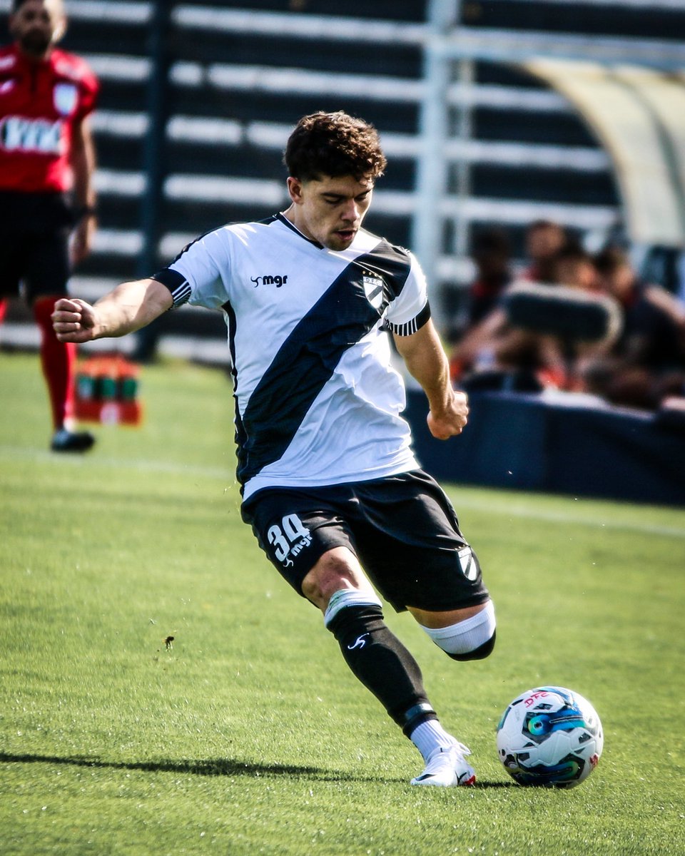 🚜 𝐔𝐧 𝐭𝐫𝐚𝐜𝐭𝐨𝐫𝐜𝐢𝐭𝐨

1️⃣ Primer gol de 𝐊𝐞𝐯𝐢𝐧 𝐋𝐞𝐰𝐢𝐬 con 𝐥𝐚 𝐟𝐫𝐚𝐧𝐣𝐚.