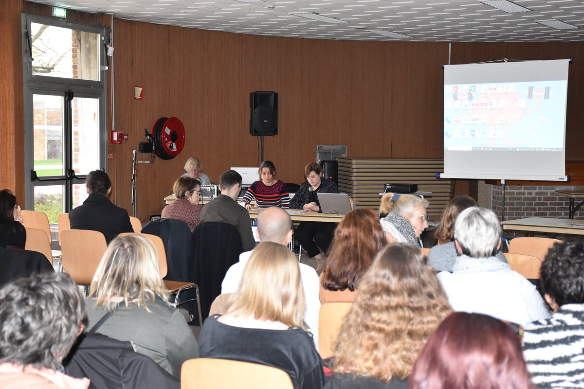 [#soin #santementale #partage]
De nombreux professionnels de santé du Pôle de psychiatrie G02/G04 de l'<a href="/EpsmFlandres/">EPSM DES FLANDRES - GHT Psy NPdC</a>  se réunissent pour une journée d'étude au Palais Des Arts de Cappelle-La-Grande. Cet événement annuel est l'occasion de partager leurs expériences ⤵