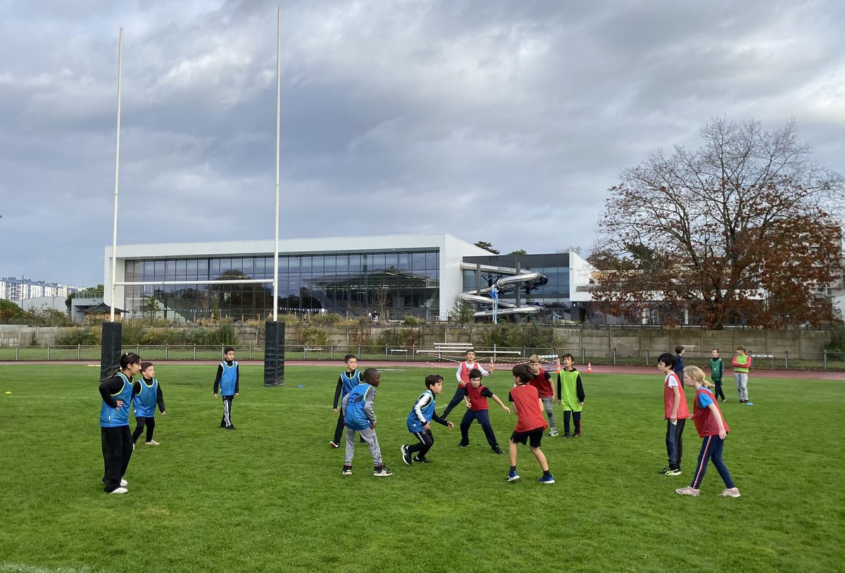 UsepGironde's tweet photo. Nouvelle rencontre rugby USEP dans le cadre de la CDM des écoles en @gironde. Les enfants ont endossé le rôle d’arbitre lors de ce tournois de fin de cycle.
#enfantsarbitres #USEP33 #CDMdesécoles #Mérignac https://t.co/V6840RMi69