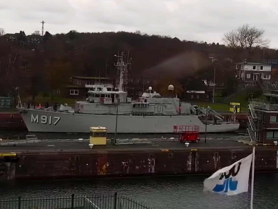 WarshipCam's tweet photo. Royal Belgium Navy Tripartite-class minehunter BNS Crocus (M917) in the Kiel Locks on the Kiel Canal - November 21, 2023 #bnscrocus #m917
SRC: webcam https://t.co/jvtsMokob4