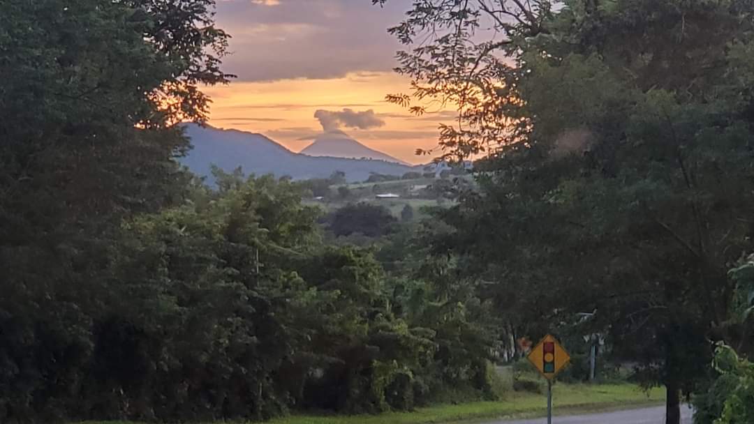 ✨️ Buenos días ✨️
"Lo que piensas, lo serás. Lo que sientas, lo atraerás, lo que imagines, lo crearás".
📌 Carretera entre Santo Domingo y La Libertad chontales.
#BuenosDiasMundo #NicaraguaÚnicaOriginal #NicaraguaFascinanteIrresistible