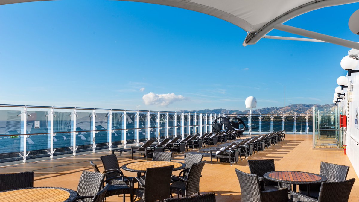 MSCCruzeiros's tweet photo. Relaxar nesta espreguiçadeira é um sonho que você merece! Este é solarium do #MSCLirica com hidromassagem para hóspedes Aurea!☀️ Conheça um dos mais tradicionais navios da #MSCCruzeiros a caminho do Brasil para uma temporada incrível! Confira itinerários: https://t.co/lNB8qZWJRu https://t.co/MFRYTwNQSI