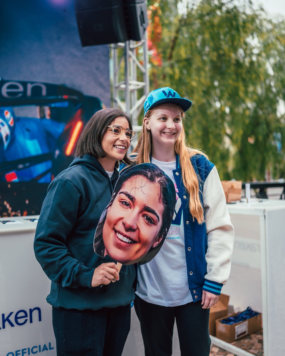 WilliamsF1's tweet photo. Your support 👏

Thanks to everyone who came down to our @krakenfx Fan Zone in Las Vegas! 💙 https://t.co/IwkE8YRlR2