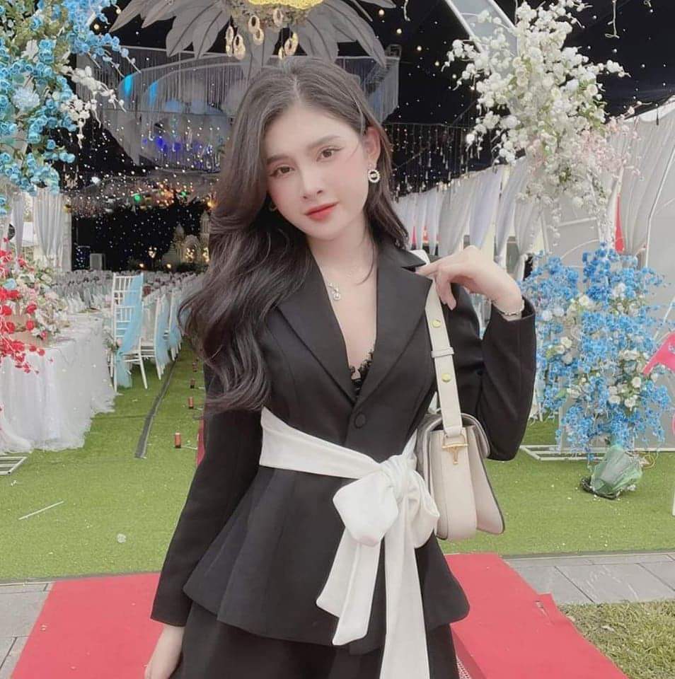 dangtan8866's tweet photo. E Mỹ 2k5  hân hạnh phục vụ các anh https://t.co/U76YTpjkbg