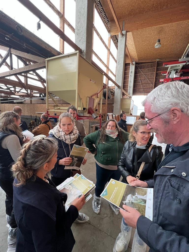 Caprinov's tweet photo. Les visiteurs internationaux n'ont pas attendu demain pour venir à #caprinov2023 !
3 circuits de visite spécifiques élaborés par Capr'Inov et Interco Nlle-Aquitaine leur sont dédiés aujourd'hui avec plusieurs rdv : Patuchev, @capgenes, Coop laitière de la Sèvre, Le Chêne blanc. https://t.co/OB52nkdAPs
