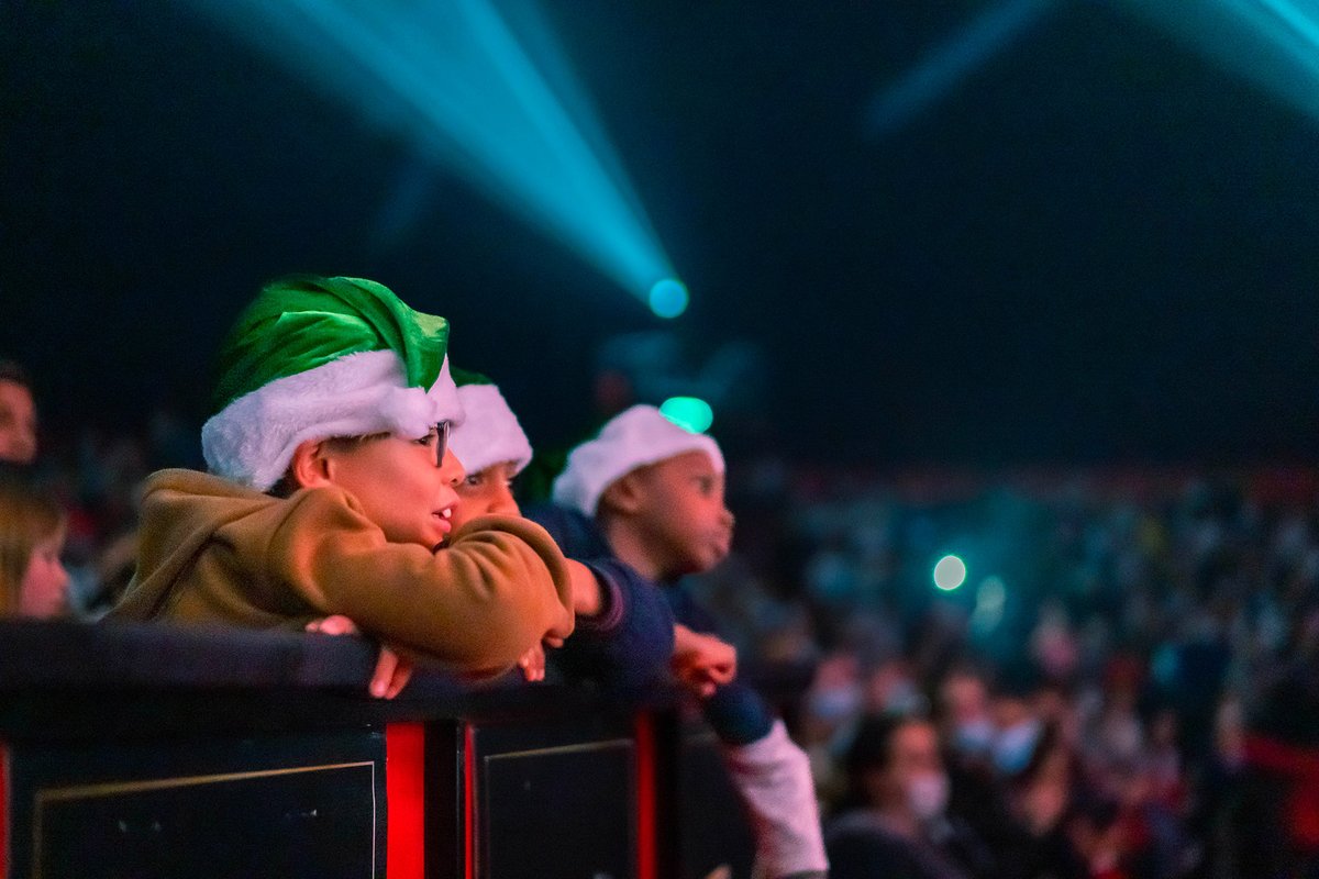 SecoursPop's tweet photo. 🎄Les Pères Noël verts, de retour pour une nouvelle tournée !
Jouets, produits festifs, spectacles, vacances… Les #bénévoles se mobilisent pour permettre à tous de vivre la chaleur des fêtes de fin d’année.
👉Pour que #Noël n’oublie personne : https://t.co/FQB3qaA7df https://t.co/LzB4tP2evA