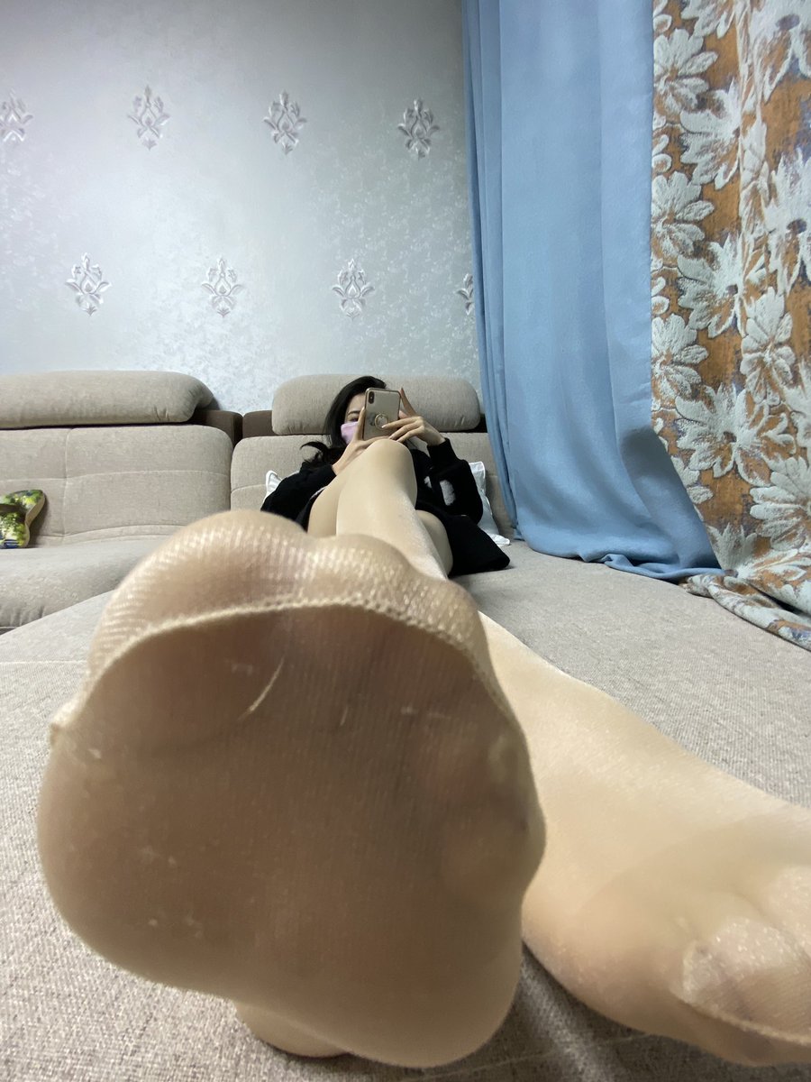 SessionEdm6393's tweet photo. 新人一枚 喜欢的点点关注哦😘 #丝袜抄底  #丝袜  #丝袜美脚 #丝袜臭脚 #黑丝诱惑 #黑丝美腿 #黑丝 #脚フェチ #脚踩 #足裏 #feet_pic #踩踏 #羞辱调教 https://t.co/oBkVsIzIq8