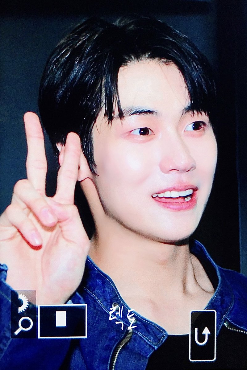 Recto1031's tweet photo. 231121 프리뷰

하 진짜 오빠랑 있으면 너무 재밌다 

#엔플라잉 #Nflying #이승협 #LeeSeungHyub #JDON #preview https://t.co/tqxXQtWWtN