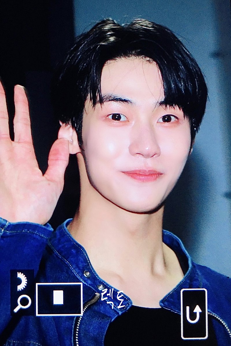 Recto1031's tweet photo. 231121 프리뷰

하 진짜 오빠랑 있으면 너무 재밌다 

#엔플라잉 #Nflying #이승협 #LeeSeungHyub #JDON #preview https://t.co/tqxXQtWWtN