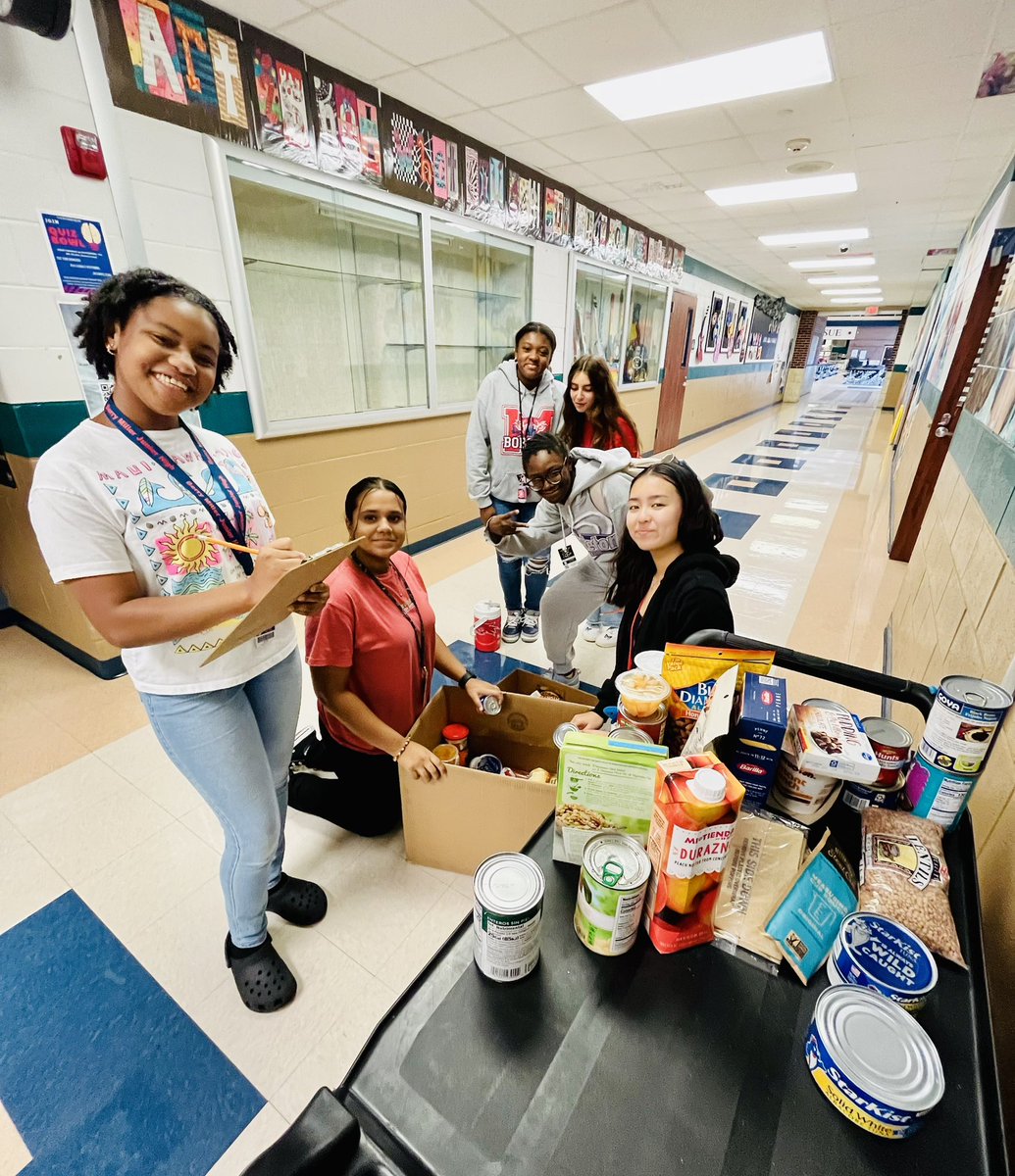 BerryMiller_JH's tweet photo. #ThankfulWeek continues with the Bobcat giving spirit. Students collected 374 items to donate to Pearland’s Christian Helping Hands. Thanks to the Bobcat #StudentCouncil & #NJHS & their sponsors for making this project a success. ❤️💙🐾🥫 #Believe #WeAreMiller #BuildPearlandProud https://t.co/VHa5WbWj4p