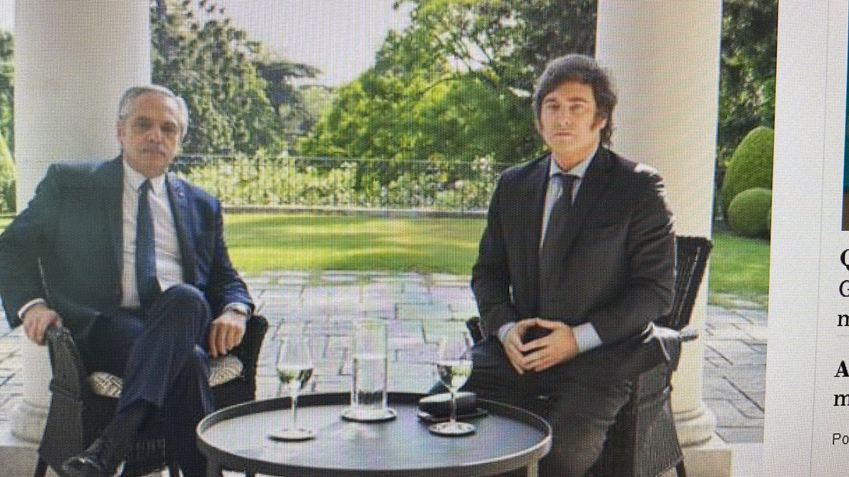 herr_anne's tweet photo. #Argentinien - Bombenstimmung beim ersten Treffen zwischen d noch amtierenden Staatschef ⁦@alferdez⁩ und dem zukünftigen Präsidenten @JMilei - der dafür mit #MerkelRaute https://t.co/B46zvnHSNf