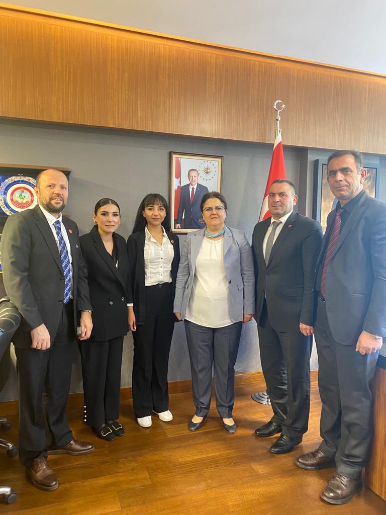 Bugün önceki dönem Aile ve Sosyal Politikalar  Bakanı, Adalet ve Kalkınma Partisi 28. Dönem Osmaniye Milletvekili Vekili Sayın <a href="/deryayanikashb/">Derya Yanık</a> ziyaret edilmiştir. 
Bizlere olan desteği için vekilimize camiamız adına çok teşekkür ederiz. 
<a href="/RTErdogan/">Recep Tayyip Erdoğan</a> 
Saygılarımızla