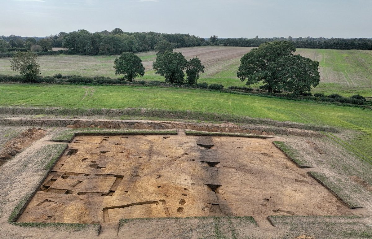 A rare, possible pre-Christian temple from the time of the East Anglian Kings, has been found at Rendlesham, near Sutton Hoo in Suffolk.

The 1,400-year-old discovery was made by the council's Rendlesham Revealed community archaeology project.

Read more:
suffolk.gov.uk/council-and-de…