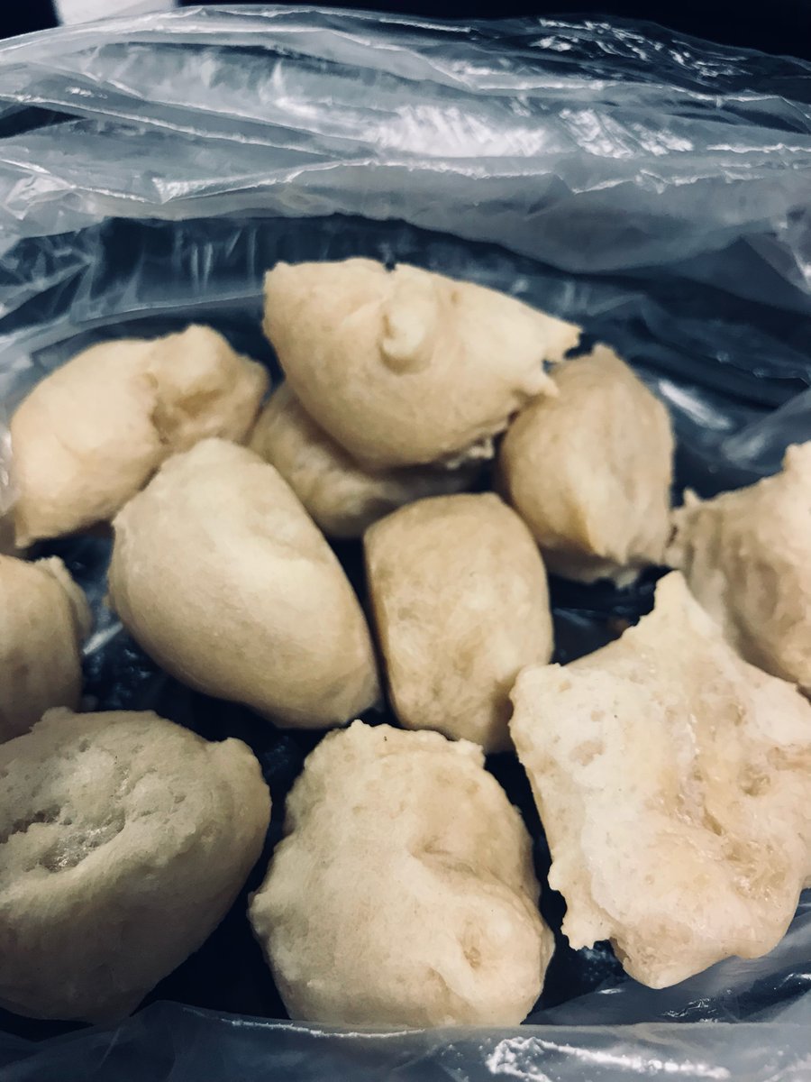 kame778778's tweet image. 学生時代以来の青森で、 直感にまかせて入ったお店のマスターが とてもとても素敵な方で幸せでした。 アスパム通りの『大介の店』。 その場で焼いたパンをおみやにいただきました。hitosara.com/0006125107/per…