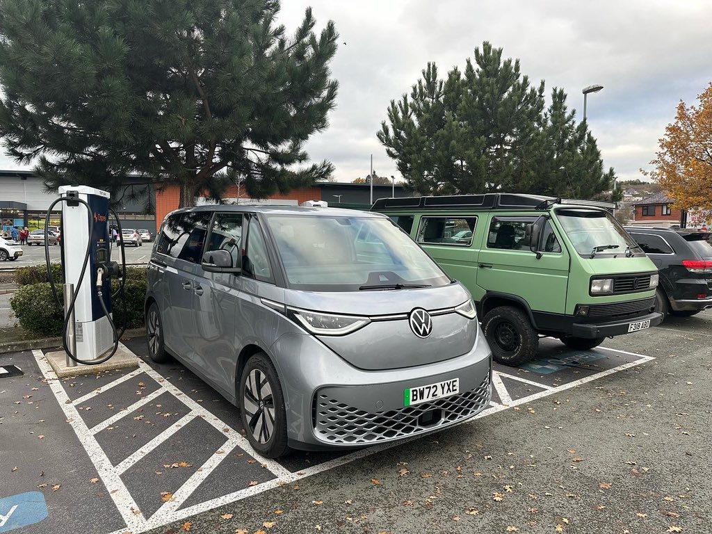 elecclassiccars's tweet image. Same but different. Which would you choose? 😎⚡️👌 #electricvw #vwcamper #vwsyncro #vwbus #vwidbuzz