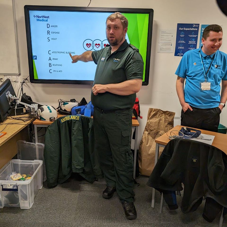 NorwestMedical's tweet photo. Our crew members Matt, Danny &amp; Tom were out teaching in the community! They look charge of some first aid training for the members of Lancashire Police Cadets who enjoyed a learning life saving CPR, using an AED and a look at the kit used on our frontline vehicles! https://t.co/jqfkWAmpql