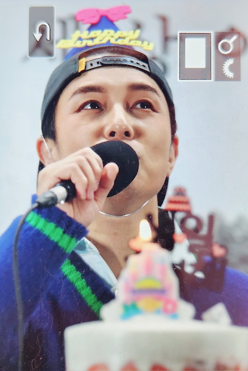 dw_11211's tweet photo. 231121 경주 생일기념 팬이벤트 동완프리뷰

오빠 진짜 천년만인거 같은 느낌에 눙물 ㅜㅜㅜㅜ
또 버스킹할때까지 숨참고 기다립미다 ㅜㅜㅜㅜ

#김동완 #KIMDONGWAN #김뎅 #더쇼신라하다 https://t.co/JRDLLwOshD