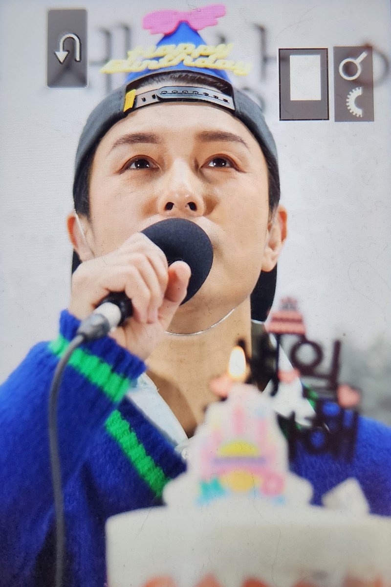 dw_11211's tweet photo. 231121 경주 생일기념 팬이벤트 동완프리뷰

오빠 진짜 천년만인거 같은 느낌에 눙물 ㅜㅜㅜㅜ
또 버스킹할때까지 숨참고 기다립미다 ㅜㅜㅜㅜ

#김동완 #KIMDONGWAN #김뎅 #더쇼신라하다 https://t.co/JRDLLwOshD