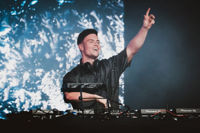 Hit maker, UK DJ <a href="/JoelCorry/">Joel Corry</a> makes an exuberant return to Tokyo this weekend. We speak with him ahead of his gig at Warp Shinjuku: bit.ly/joelcorryjp 

#JoelCorry #DJMagTop100 <a href="/WARP_SHINJUKU/">WARP SHINJUKU</a> <a href="/ListenUpbiz/">Listen Up</a> #DJMag