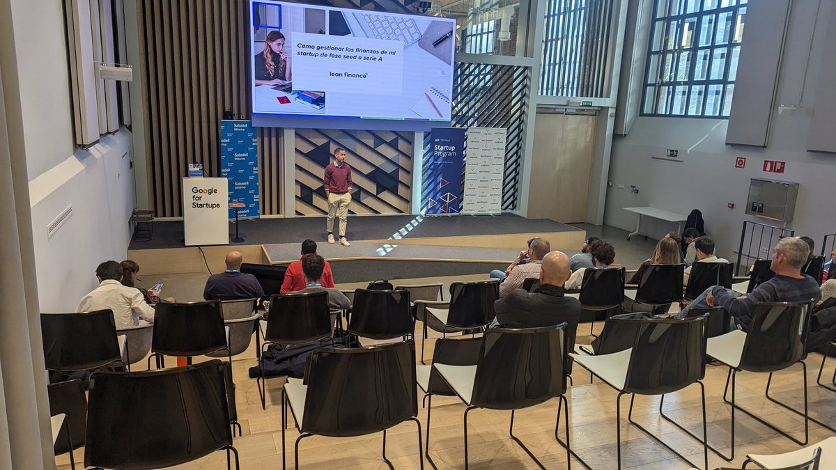 seedrocket's tweet photo. Después de la pausa para comer, continuamos la jornada dando paso al workshop sobre 🏦 #finanzas de la mano y experiencia de @javidltorre de #LeanFinance. Partner que ofrece apoyo financiero a las #startups finalistas 🚀 #SeedRocketCampus https://t.co/zFOkFYogZN