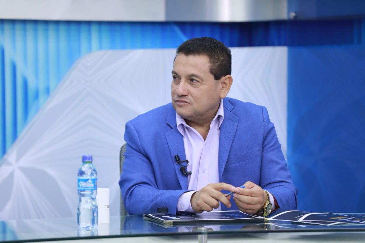 STAMSS_Oficial (@stamss_) on Twitter photo "Los trabajadores de seguridad privada son salvadoreños con sueños y aspiraciones, merecen ser tratados con dignidad, no solo por exigencias legales, sino porque todo ser humano merece respeto", Ministro de Trabajo, <a href="/RolandoCastroSv/">Rolando Castro</a>. "Los trabajadores de seguridad privada son salvadoreños con sueños y aspiraciones, merecen ser tratados con dignidad, no solo por exigencias legales, sino porque todo ser humano merece respeto", Ministro de Trabajo, <a href="/RolandoCastroSv/">Rolando Castro</a>.