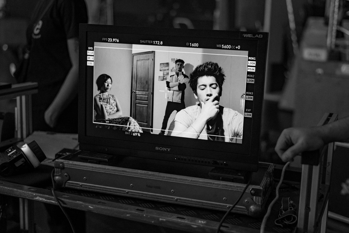 efti_fotografia's tweet photo. "La fotografía es verdad. Y el cine es verdad 24 veces por segundo." #JeanLucGodard
🎥#rodajeefti con #arsenikhachaturan
El #DOP de 🎬"The Idol", "Bones and All", "Beginning", "Eyimofe", "City of the sun" y "Aviva" en el #mastercineefti.
🙌¡¡GRACIAS por tanto #profesorefti!!🙌 https://t.co/3JcqqNzT4V