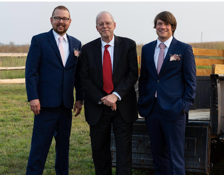 A groom, his doctor and his donor. This is the good news you need in your feed. A stem cell transplant recipient treated at @unmc invited his stem cell donor to be his best man for his wedding and his hematologist as a witness. onfirstup.com/nebraskamedici…