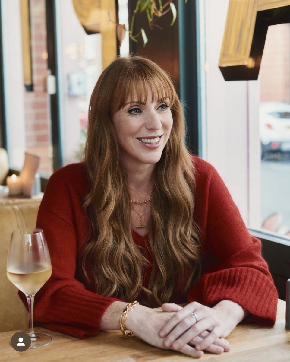 I had the pleasure of interviewing @AngelaRayner for December’s @BritishVogue. We spoke about classism in Westminster, period poverty, and the pressure of (polls standing) becoming Deputy Prime Minister. vogue.co.uk/article/angela…