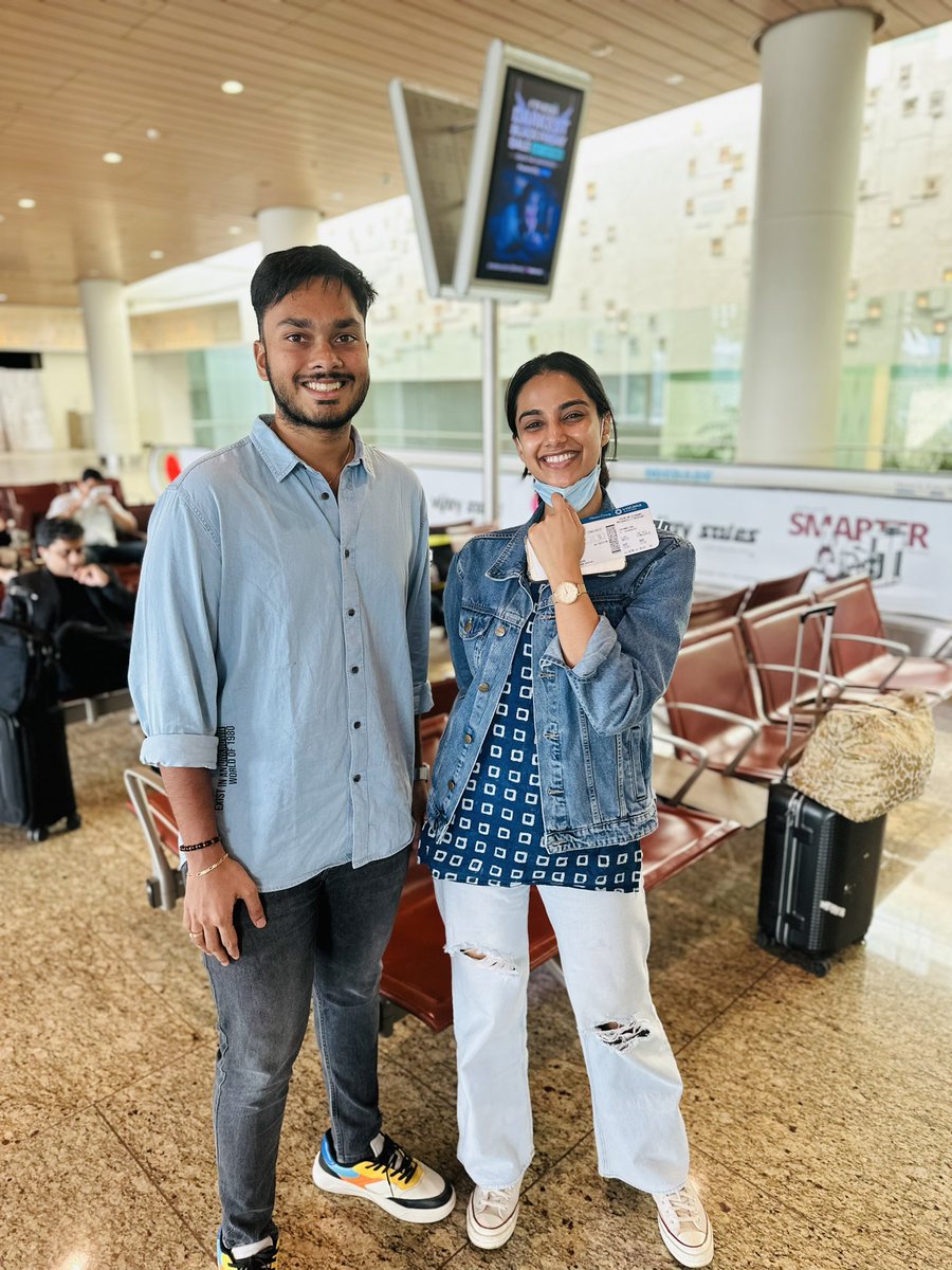Raju_SSMB's tweet photo. Met @Meenakshiioffl today in Mumbai 

Me :- Nice meeting you 
Meenakshii :- Nice meeting you too 
Me :- What about #GunturKaaram 
She :- You are going to witness the blast 💥 
Me :- I’m huge fan of @urstrulyMahesh anna 
She :- Pedha fan nenu kada ani chepindi mee laga 🔥🔥 !! https://t.co/ooB3HlzQWk