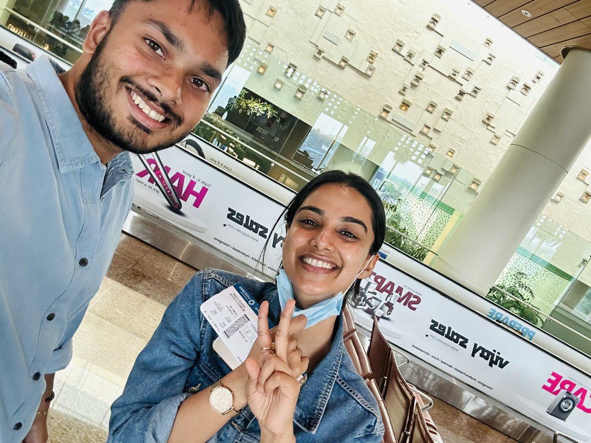 Raju_SSMB's tweet photo. Met @Meenakshiioffl today in Mumbai 

Me :- Nice meeting you 
Meenakshii :- Nice meeting you too 
Me :- What about #GunturKaaram 
She :- You are going to witness the blast 💥 
Me :- I’m huge fan of @urstrulyMahesh anna 
She :- Pedha fan nenu kada ani chepindi mee laga 🔥🔥 !! https://t.co/ooB3HlzQWk