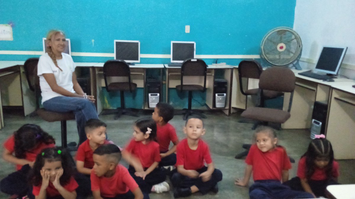 CbitLlaneritos's tweet photo. # 21Nov actividades tecnológicas y pedagógicas : Colores primarios , videos educativos sobre el teatro ,el semáforo, canciones infantiles @fundabitguaric2 @MPPEDUCACION @NicolasMaduro https://t.co/6WwIK1APoF