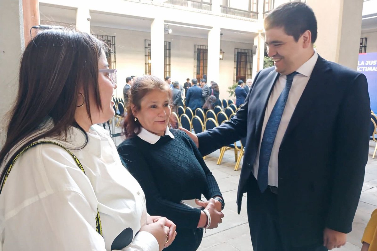 ⚖️ La Corporación de Asistencia Judicial participó de la firma del proyecto de ley que crea el Servicio de Acceso a la Justicia y Defensoría de las Víctimas, acto que encabezó el Presidente <a href="/GabrielBoric/">Gabriel Boric Font</a> junto a los ministros <a href="/LuisCorderoVega/">Luis Cordero Vega</a> y <a href="/Carolina_Toha/">Carolina Tohá</a>.